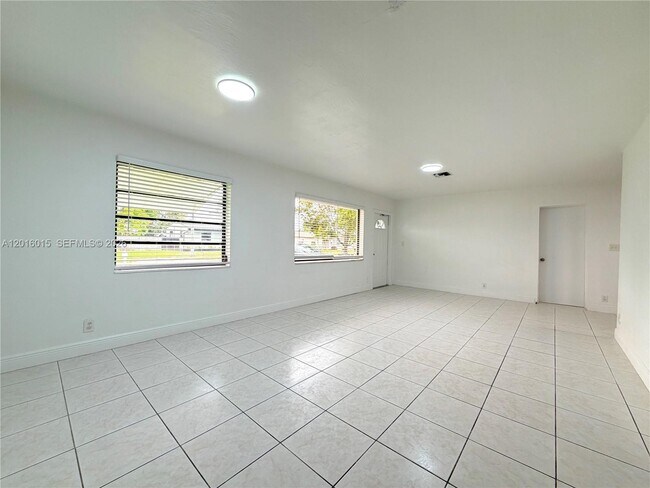 Photo - 1740 SW 47th Ave