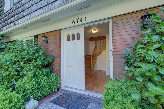 Photo - 4Bd/2.5Ba Mercer Island House