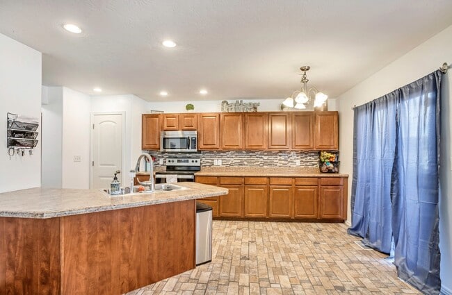 1233 Firefly Dr