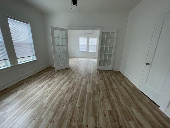 1623 N Interstate 35 - 1623 N Interstate 35