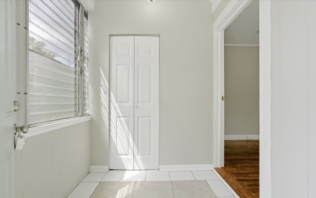 Photo - 6716 Perry St