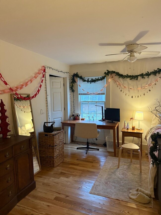 dormitorio con vestidor - 955 Oglethorpe Ave