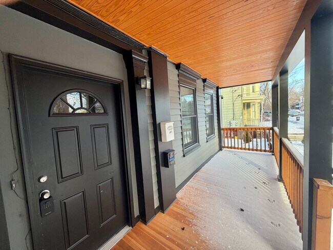 Building Photo - 283 Grand St