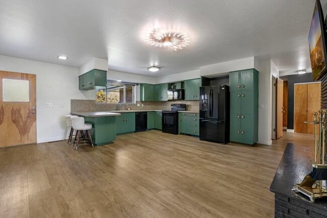 Building Photo - 216 Diana Dr