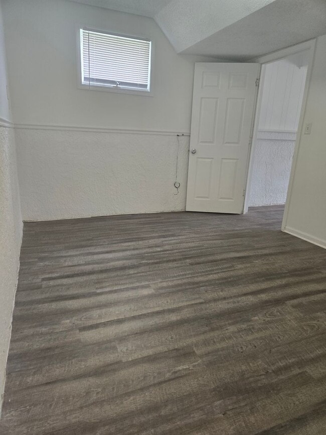 Photo - Olathe half duplex 3 Bedroom/2 bath/2 Living areas!