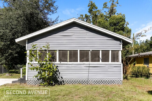 Photo - 2011 W 15th St