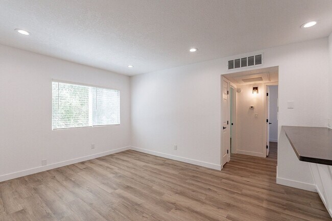 Photo - Euclid &amp; 10th Apartments