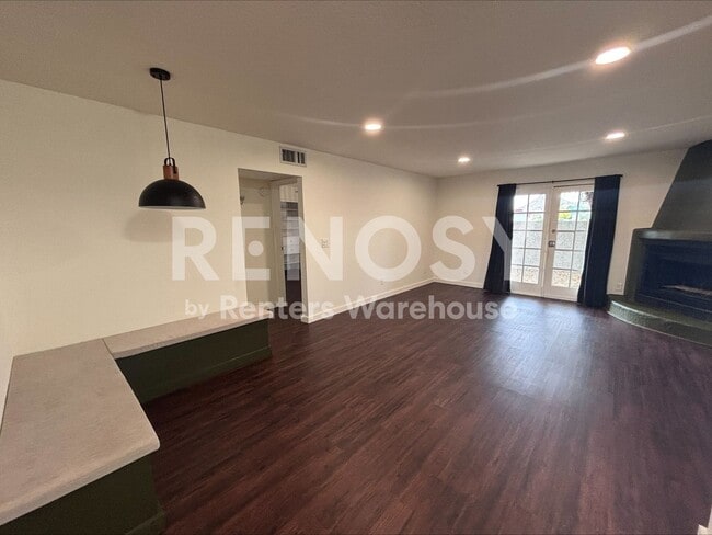 Building Photo - Ideal 2 Br 2 Ba Condo Near the 51 and Greenway in North Phoenix