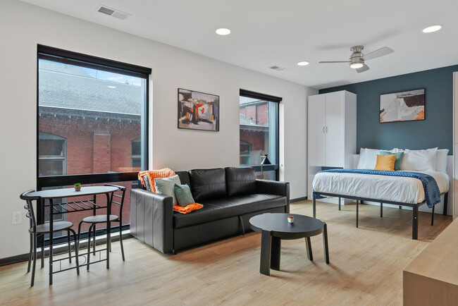 Building Photo - 423 E Michigan St Rental