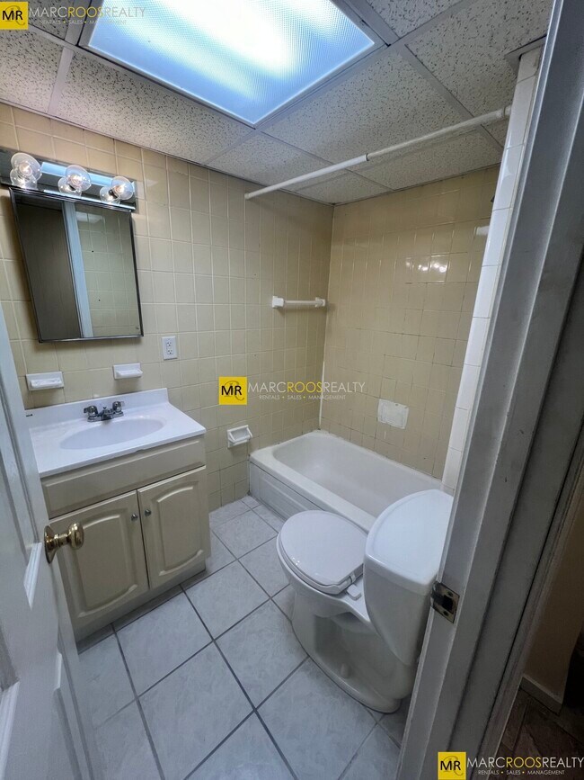 Photo - 16 Glenville Ave Unit B6