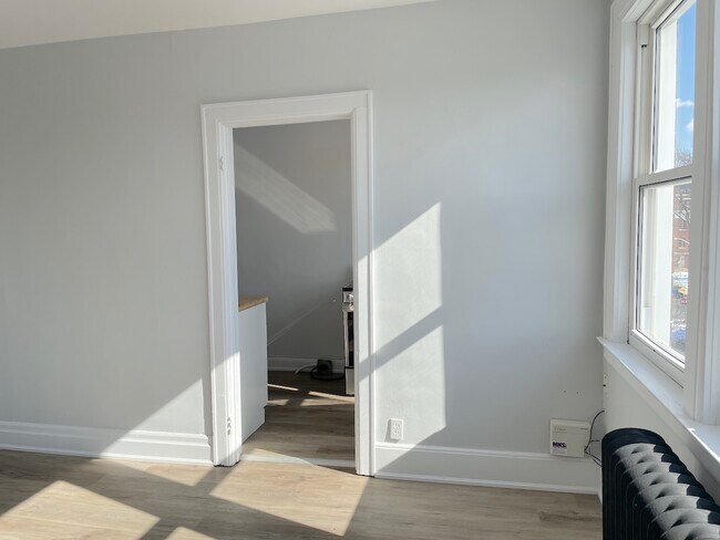 Photo - 74 Hanna St W Unit 10