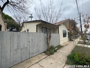 Photo - 631 E Mistletoe