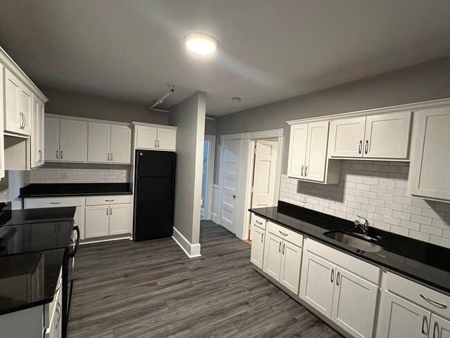 Building Photo - 4 N State St Unit 203