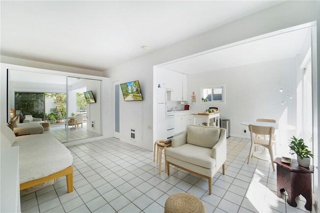 Photo - 1163 Glenneyre St