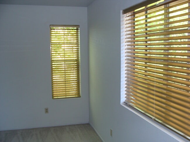 Photo - 3130 Cambridge Rd