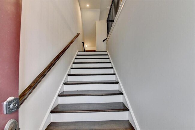 Photo - 2083 Holtz Ln