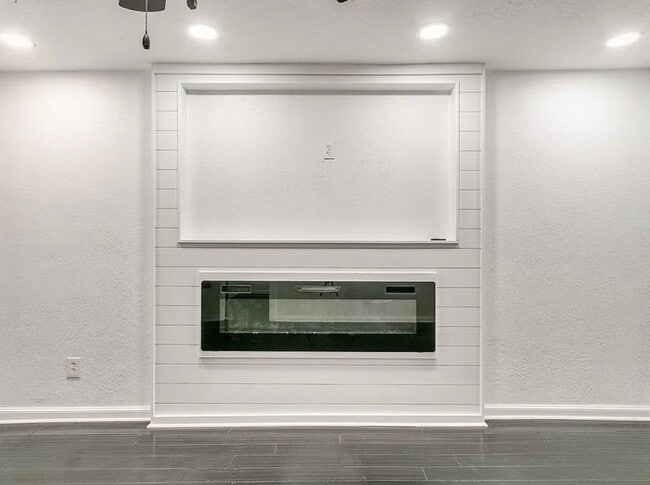 Photo - Fully Remolded 2bed/2bath with a Versatile...