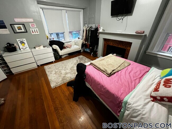 Photo - 186 Naples Rd Unit 1