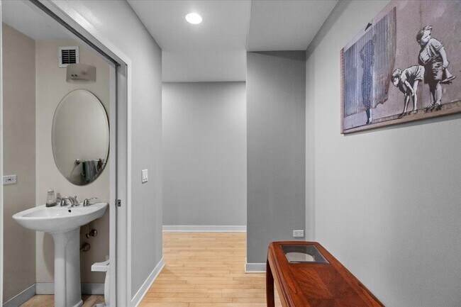 Photo - 3 bedroom in Chicago IL 60661 Unit 1301