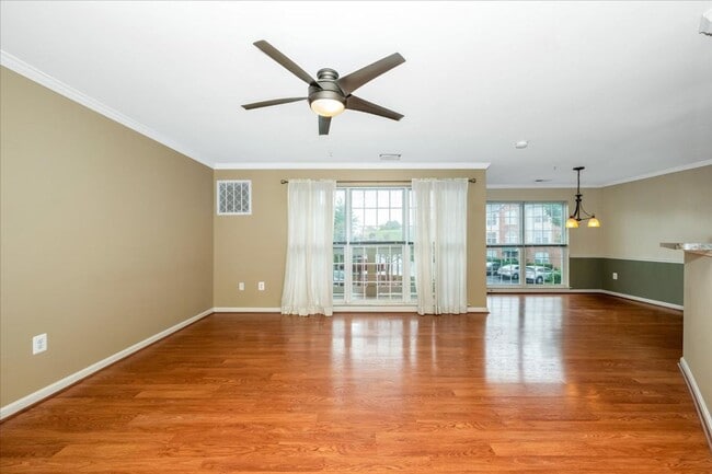 Photo - Excellent Elevator Condo for Lease
