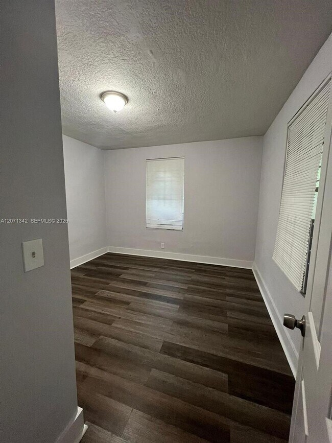 Photo - 5703 Ave B