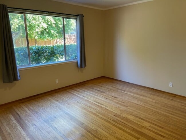 Photo - Lovely 3 Bedroom with spacious yard. Great location!