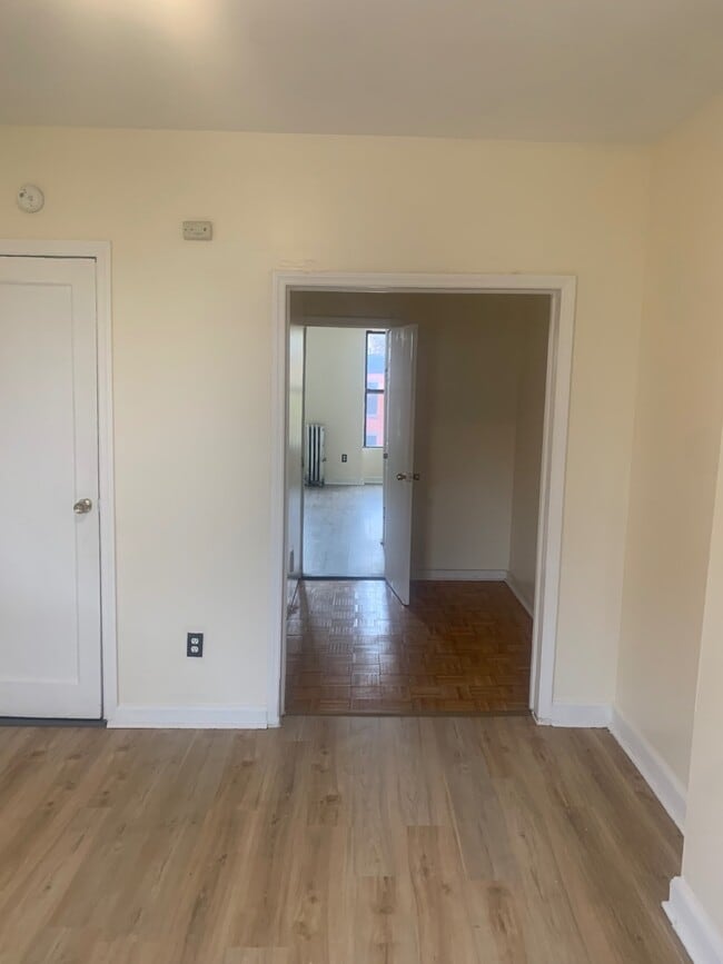 Photo - 463 Van Buren St