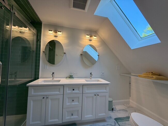 Photo - 82 Sharon St