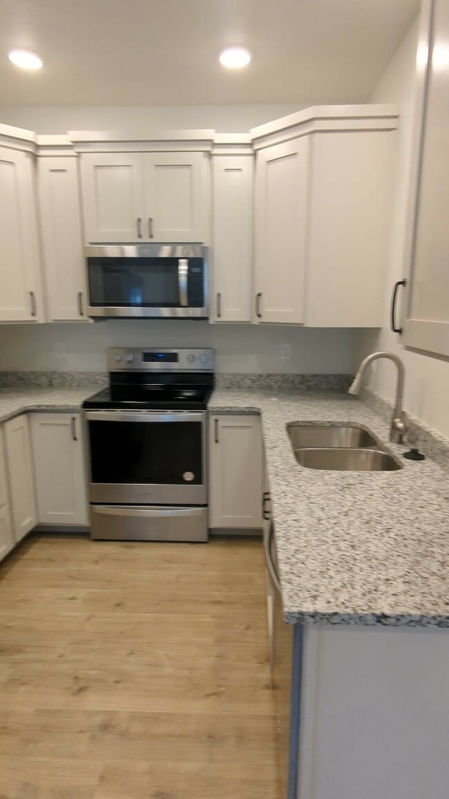 Photo - 1561 110 Unit A