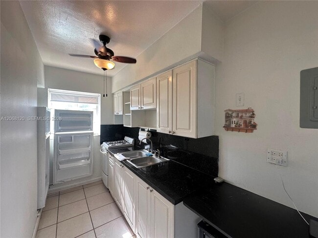 Building Photo - 8340 Crespi Blvd Unit 21