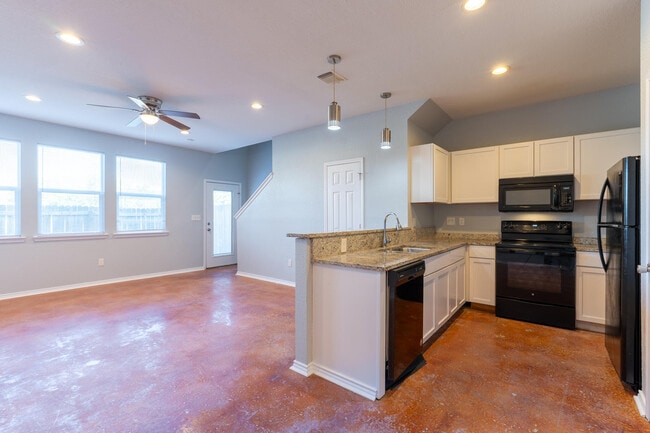 6918 Crestway Dr Unidad 2