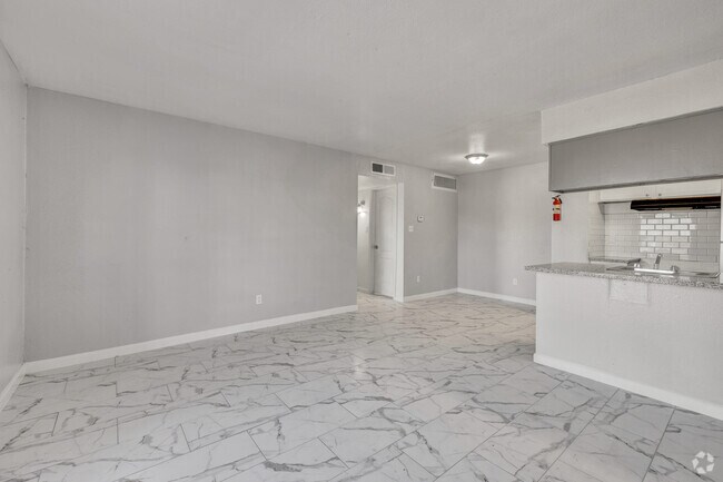 1BR, 1BA - 625SF - Living Room