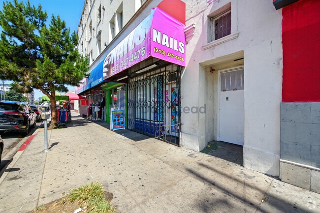 Building Photo - 3339 W 8th St Unit Apt 302
