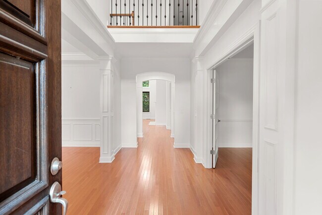 Photo - 1610 Twin Square Way