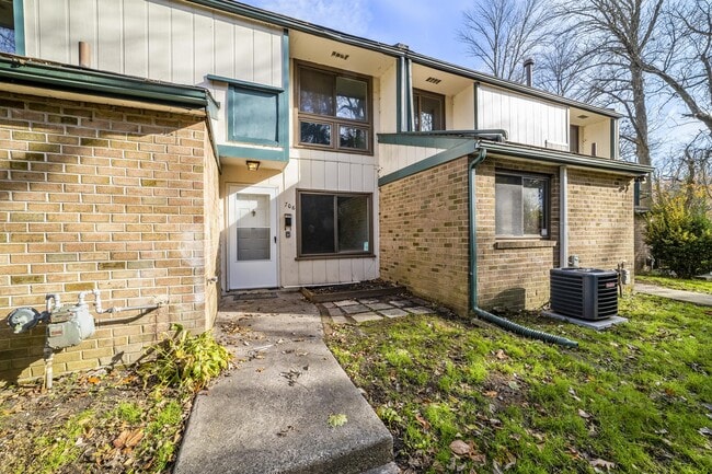 Building Photo - 706 Timber Creek Rd