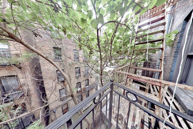 436 W 52nd St Unit 8D