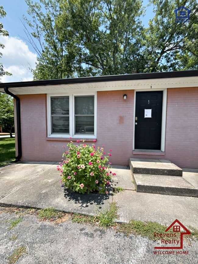 Building Photo - 412 Greggview St