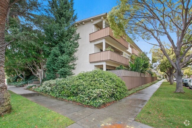Building Photo - 1002 12th St Rental