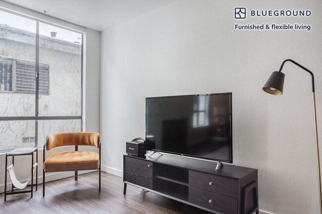 Photo - 6651 Franklin Ave Unidad FL1-ID1217