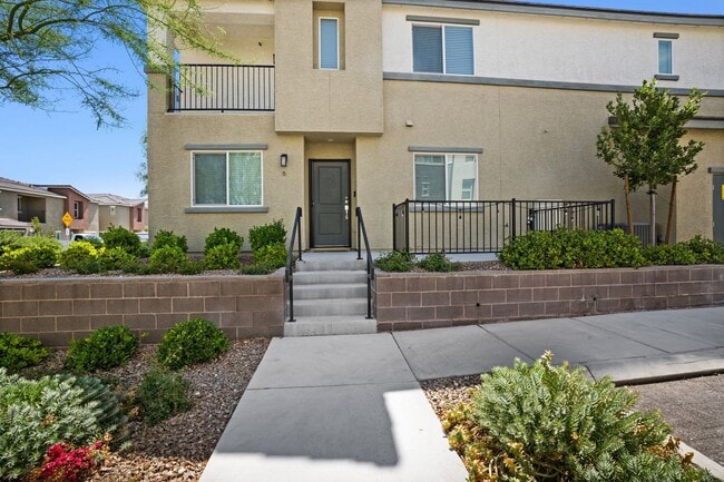 Photo - Beautiful 3 BR 2.5 BA Townhouse built in 2...