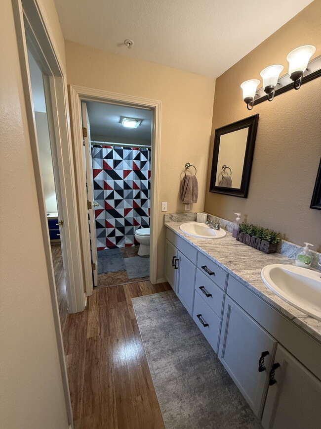 Photo - Penthouse Fully Furnished - Lakeview 2 Bed...