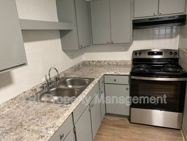 Photo - 2011 5th Ave