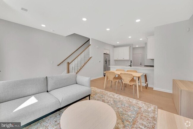 Building Photo - 710 Parker Blvd Rental