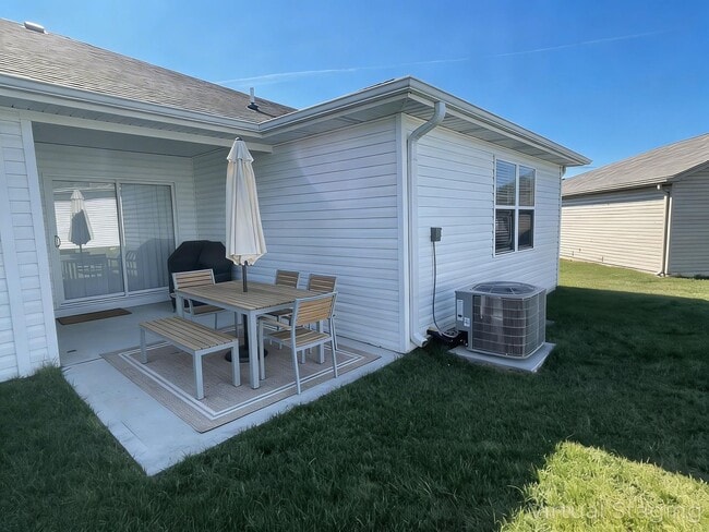 Building Photo - Luxury Lake Living Starts Here – Brand-New 2 Bed, 2 Bath House in Kimberling City- Year Round Vac...