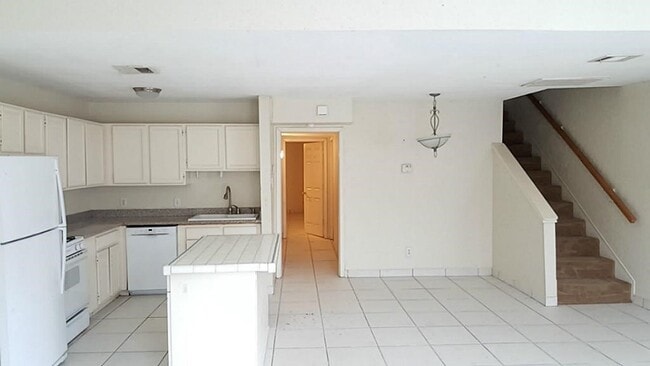 Photo - 1014 Graham Dr Unit J4