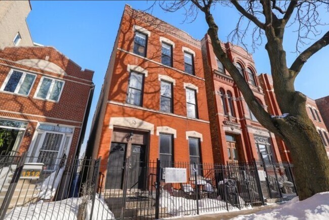 Building Photo - 1310 W Ohio St Rental