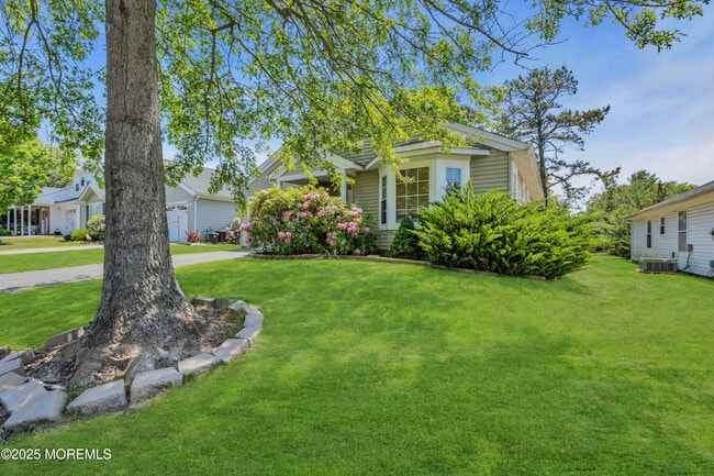 Photo - 143 Pine Oak Blvd
