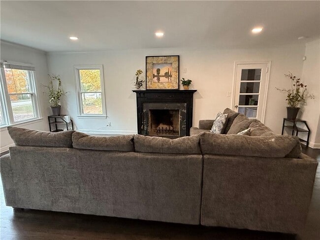 Photo - 1140 Goodwin Pl NE