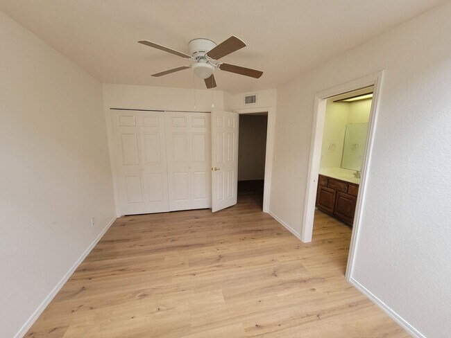 Photo - Riverview Bluffs, 2 Bedroom Condo Unidad i-10