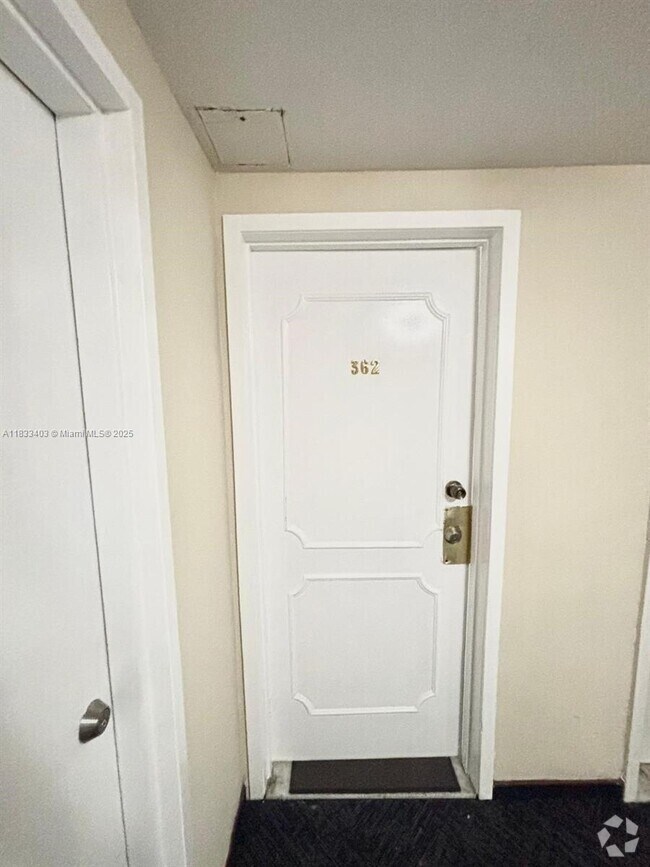Building Photo - 801 Brickell Bay Dr Unit 362 Rental